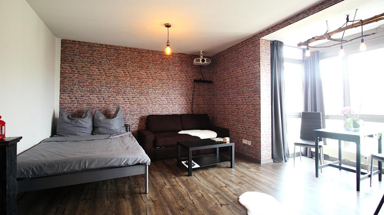 Home Cinema, Parking Space Вюрцбург Экстерьер фото